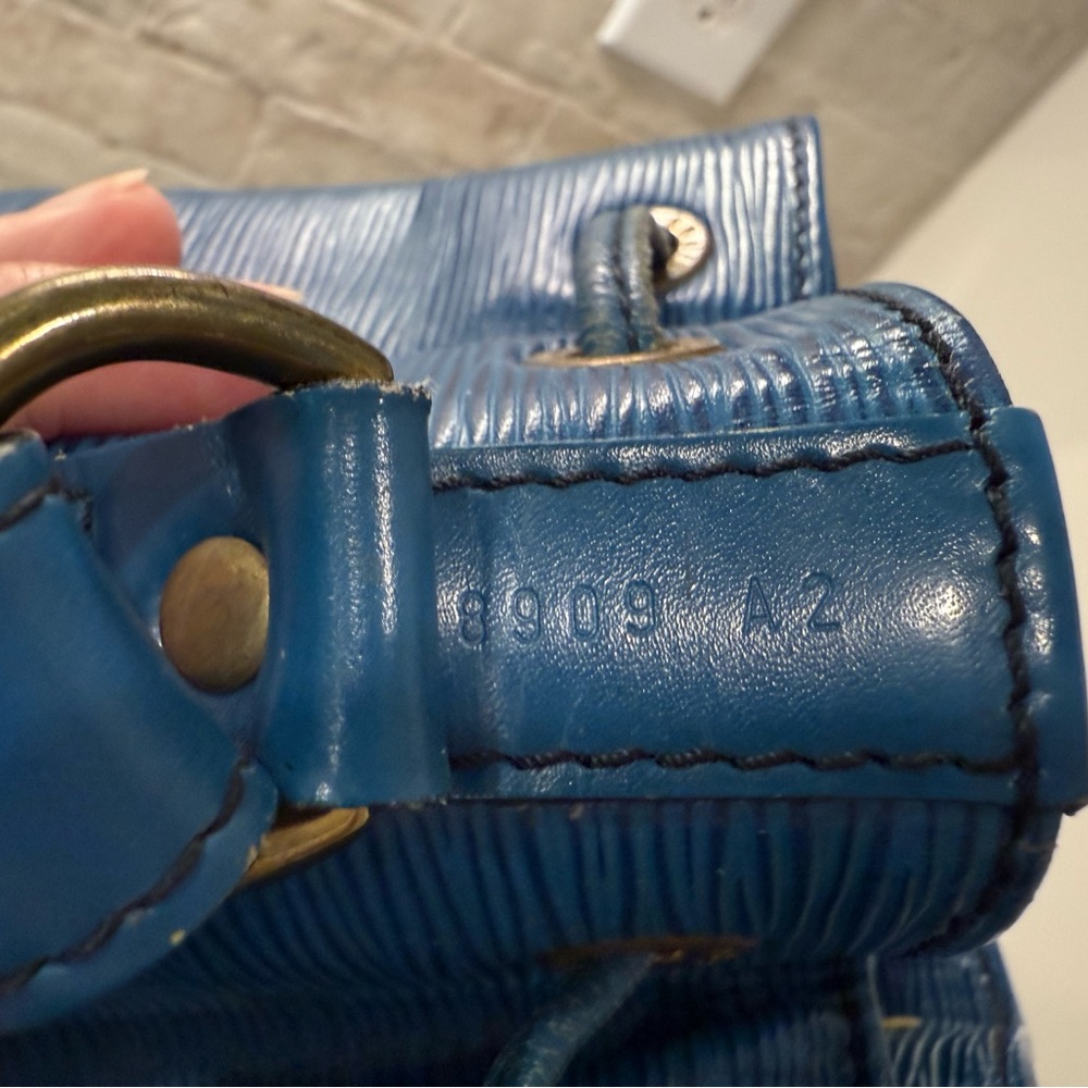 Louis Vuitton EUC Vintage Epi Leather Blue Shoulder Bag - Picture 11 of 12